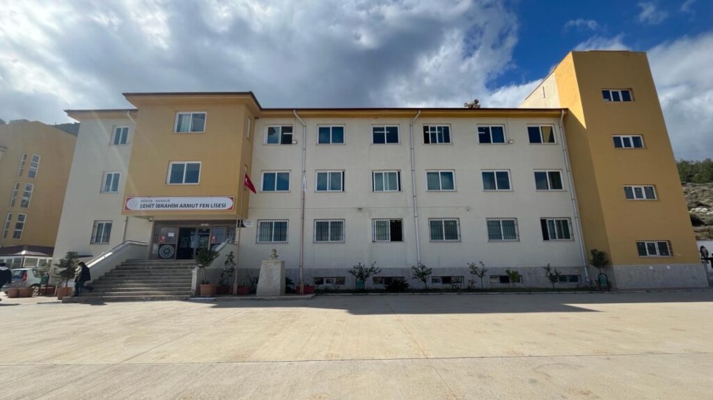 8. Şehit İbrahim Armut Fen Lisesi (Anamur, Mersin)
